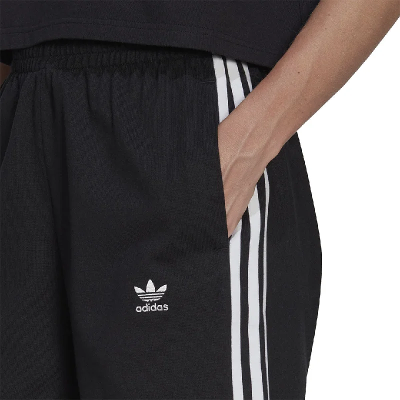 adidas - Women's Adicolor Classics Bermuda Shorts (HY8564)