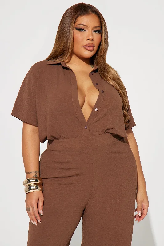 makenzie-short-sleeve-jumpsuit-chocolate